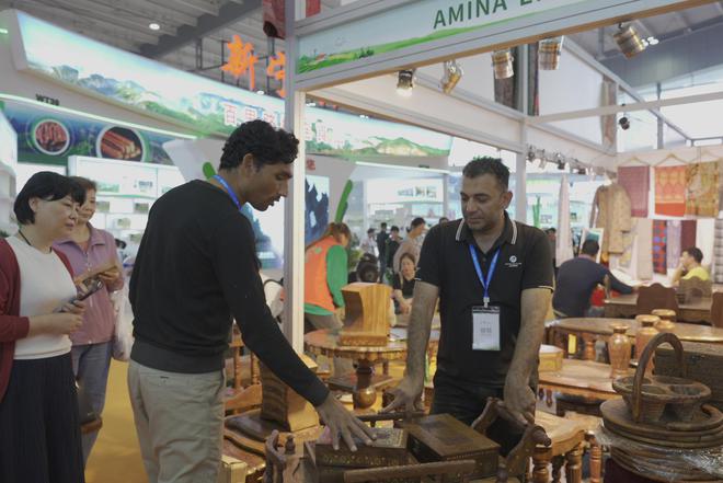 emc易倍农博会的“异域风情”：巴基斯坦美玉、印度手工木制品(图2)