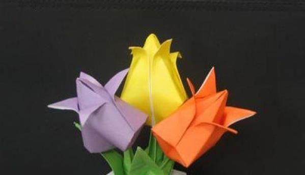 emc易倍郁金香的折法步骤 简单的花朵折纸图解教程(图1)